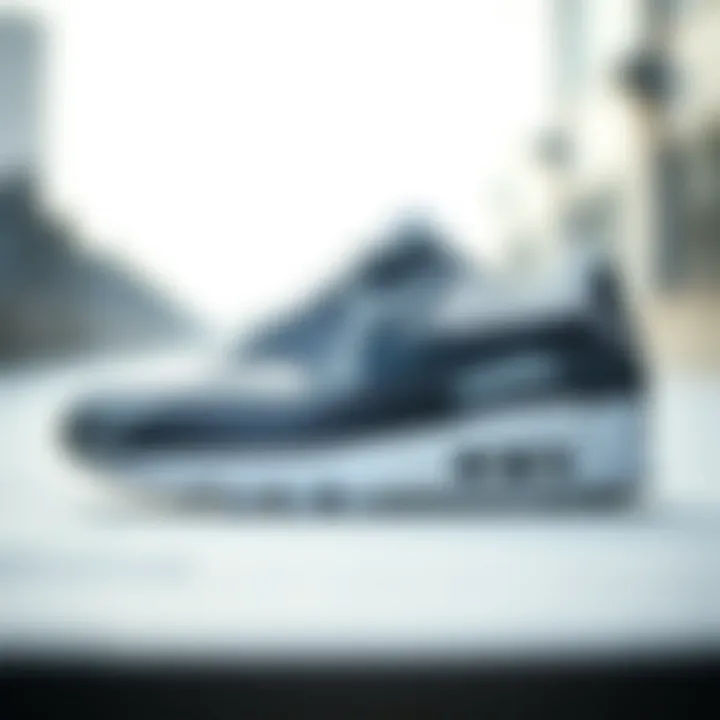 Detailed look at the material quality of Nike Air Max 90 Gri